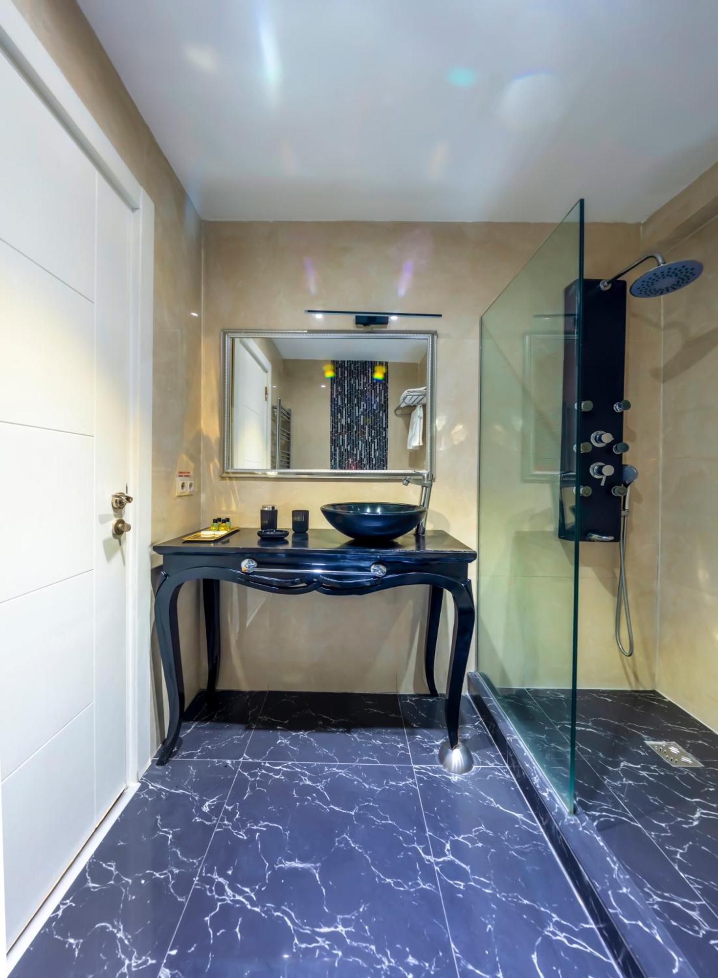In Pera Boutique Hotel Истанбул Екстериор снимка
